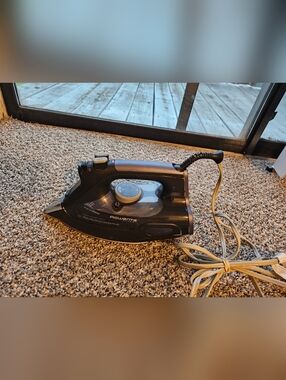 Rowenta Black Steam Iron - Precision Fabric Care